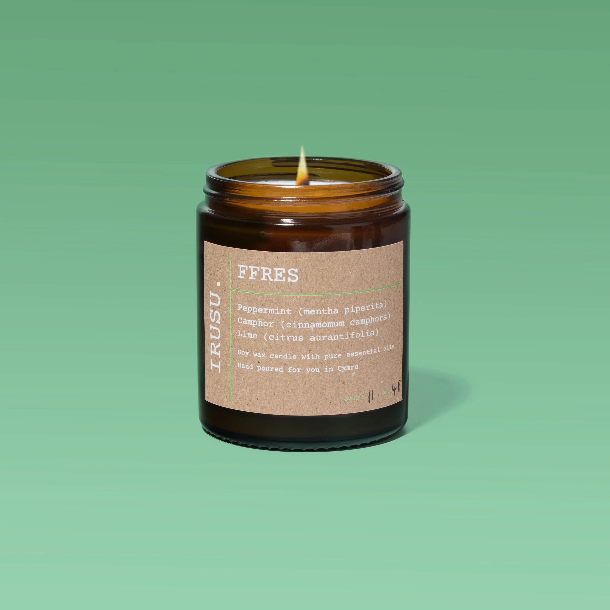 IRUSU. Ffres Peppermint, Camphor & Lime Soy Wax Candle 180ml